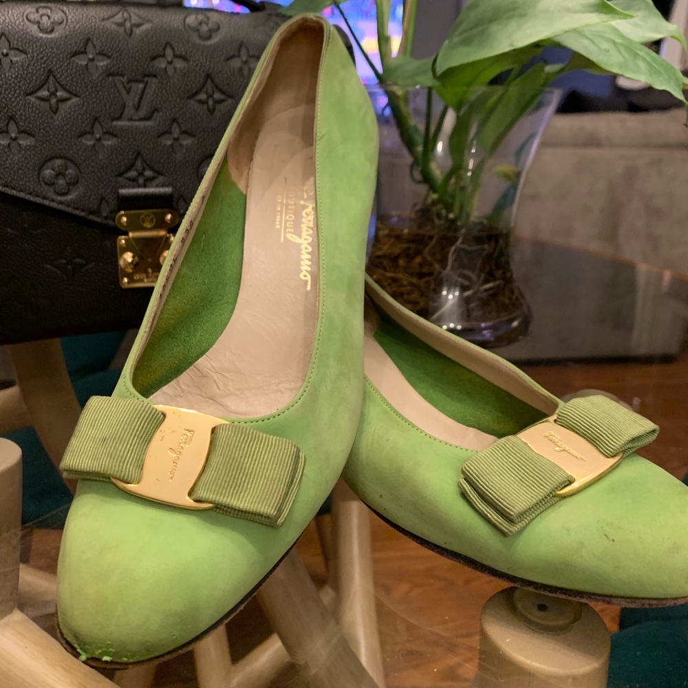 Vintage Salvatore Ferragamo loafer flats with bow